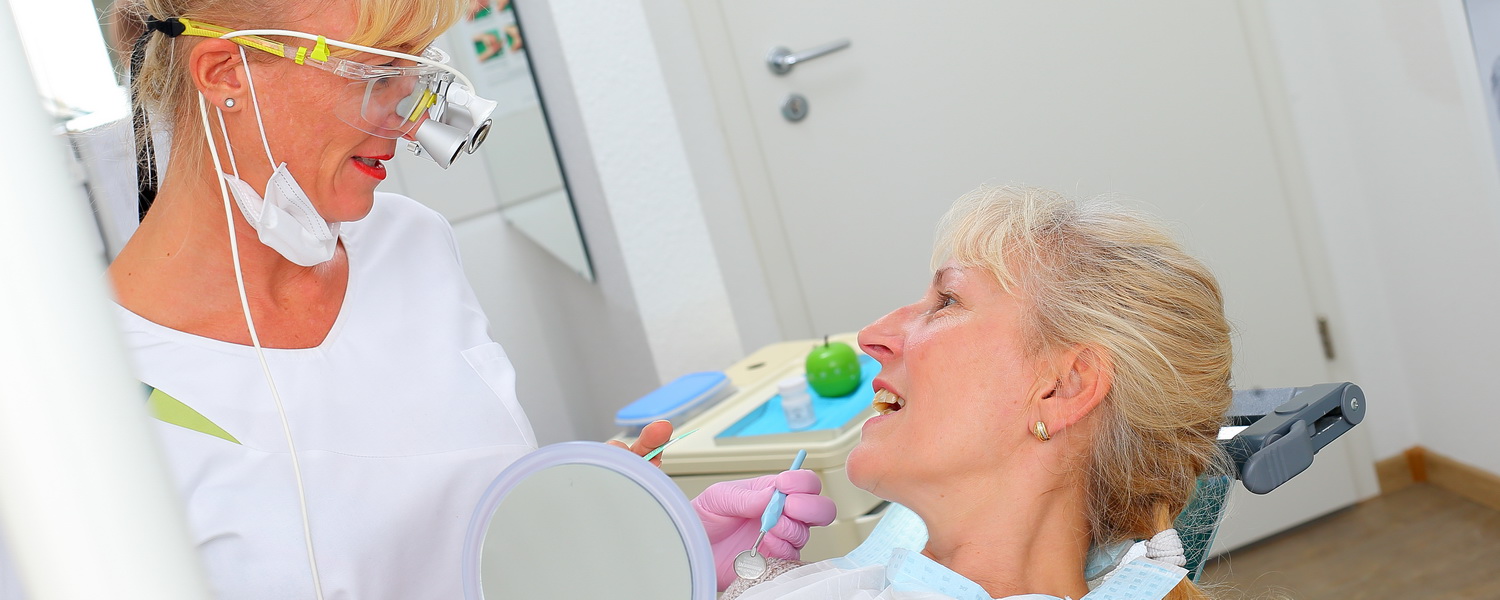 Parodontitisbehandlung Zahnarztpraxis Dr. Veigel und Partner, Rheinau